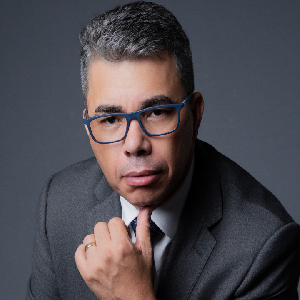 Dr. Alexandre Monteiro