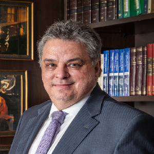 Dr. Roberto Parentoni