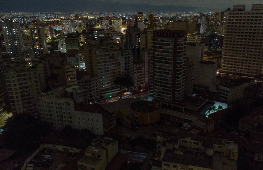 Apagão no centro de SP afeta de delegacia a clínica médica