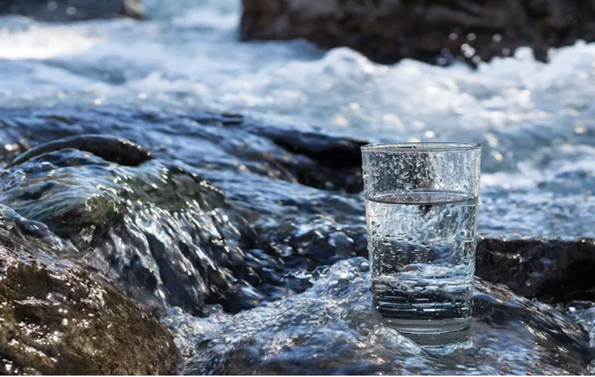 Você conhece os benefícios do consumo da água magnetizada?