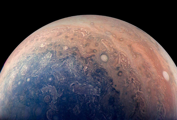 Tecnicamente, fomos enganados: a Terra não gira sempre ao redor do Sol