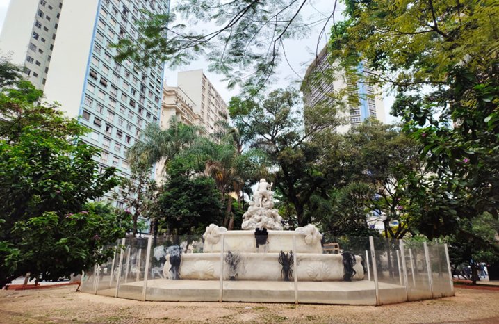 Às Autoridade Responsáveis pela Praça Júlio Mesquita